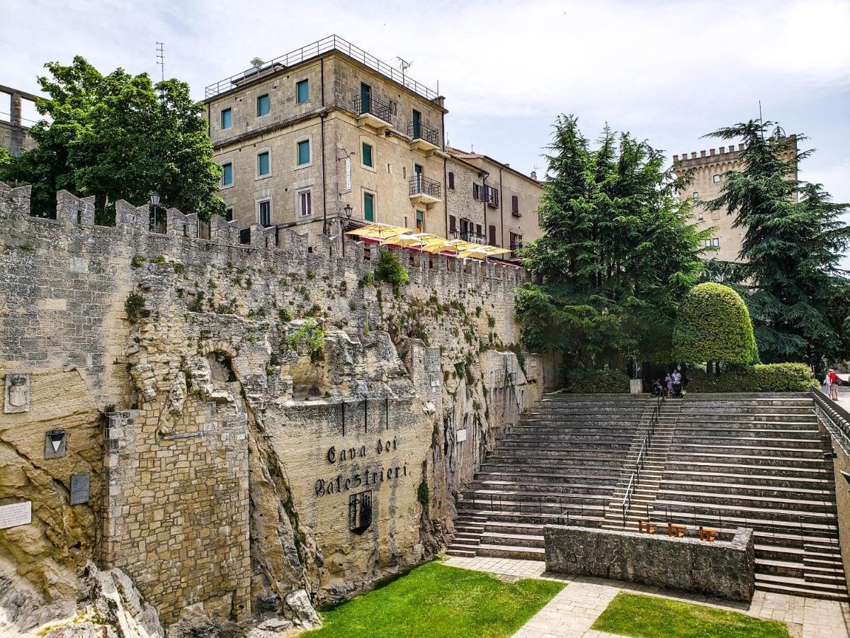 Hotel La Rocca San Marino Exterior foto