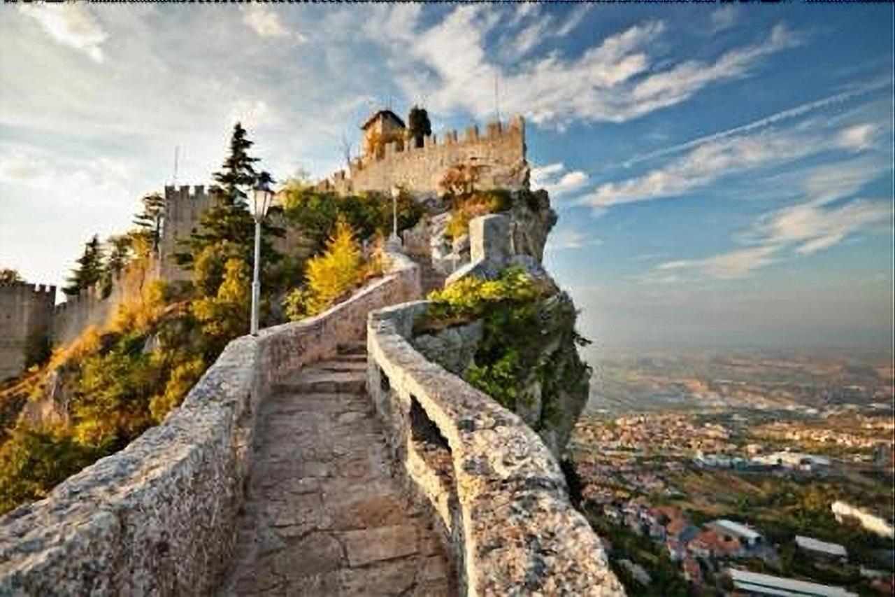 Hotel La Rocca San Marino Exterior foto