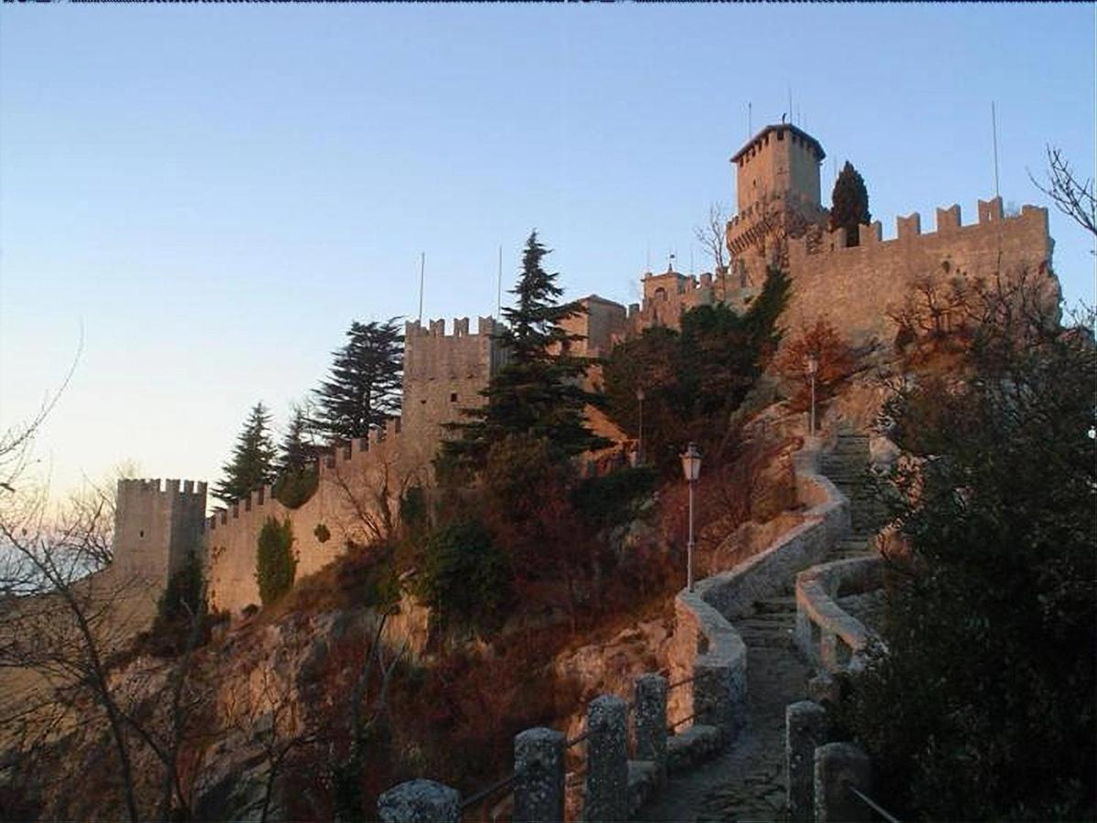 Hotel La Rocca San Marino Exterior foto